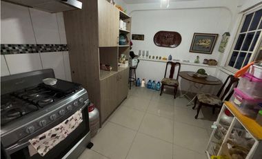 SE VENDE CASA DE 330M VILLA LUCRE A 1 CUADRA DE LA ESTACION DEL METRO