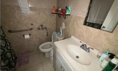 SE VENDE CASA DE 330M VILLA LUCRE A 1 CUADRA DE LA ESTACION DEL METRO