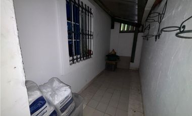 SE VENDE CASA DE 330M VILLA LUCRE A 1 CUADRA DE LA ESTACION DEL METRO