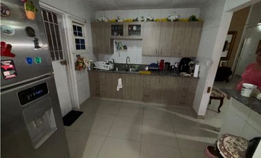 SE VENDE CASA DE 330M VILLA LUCRE A 1 CUADRA DE LA ESTACION DEL METRO