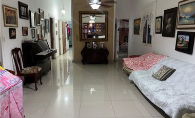 SE VENDE CASA DE 330M VILLA LUCRE A 1 CUADRA DE LA ESTACION DEL METRO