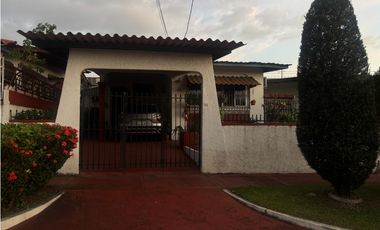 SE VENDE CASA DE 330M VILLA LUCRE A 1 CUADRA DE LA ESTACION DEL METRO