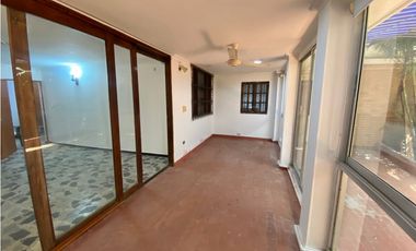 SE ARRIENDA CASA PARA USO COMERCIAL EN RIASCOS, SANTA MARTA