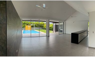 VENTA CASA UN PISO FLOR AMARILLO PALMA REAL. VILLAVICENCIO-RESTREPO