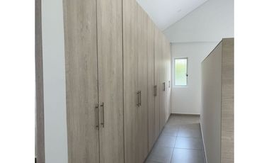 VENTA CASA UN PISO FLOR AMARILLO PALMA REAL. VILLAVICENCIO-RESTREPO