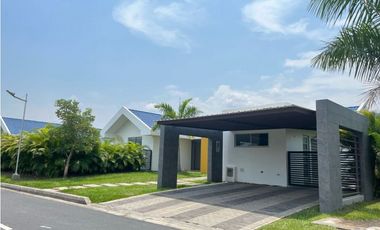 VENTA CASA UN PISO FLOR AMARILLO PALMA REAL. VILLAVICENCIO-RESTREPO