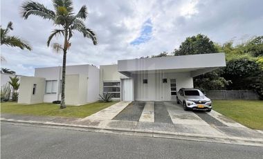 SE ALQUILA HERMOSA CASA CAMPESTRE SECTOR PUEBLITO CAFETERO PEREIRA