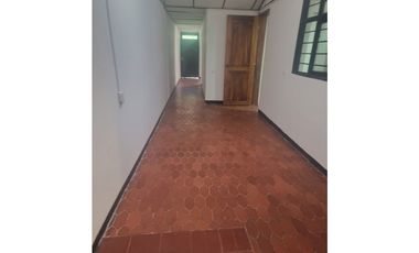 SE VENDE CASA EN LA ESNEDA EN EL CENTRO