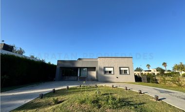 Venta - Casa en Puerto Roldan
