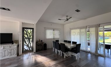 Venta - Casa en Puerto Roldan