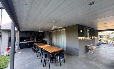 Venta - Casa en Puerto Roldan