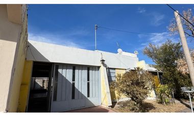 Casa  / 4 Ambientes / Miguel Cané (Perú y Bosco)