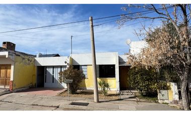 Casa  / 4 Ambientes / Miguel Cané (Perú y Bosco)