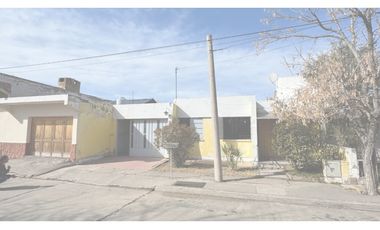 Casa  / 4 Ambientes / Miguel Cané (Perú y Bosco)