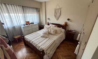 Departamento con dos dormitorios sobre Av. Rocca a la venta
