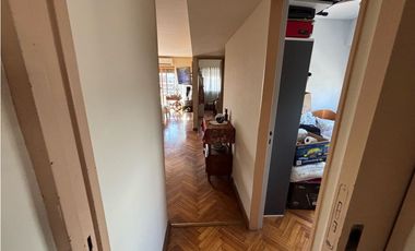 Departamento con dos dormitorios sobre Av. Rocca a la venta