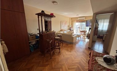 Departamento con dos dormitorios sobre Av. Rocca a la venta