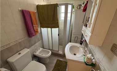 Departamento con dos dormitorios sobre Av. Rocca a la venta