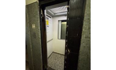 Departamento con dos dormitorios sobre Av. Rocca a la venta