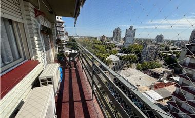 Departamento con dos dormitorios sobre Av. Rocca a la venta