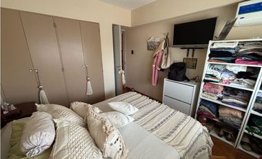 Departamento con dos dormitorios sobre Av. Rocca a la venta