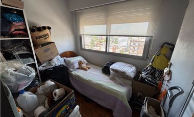 Departamento con dos dormitorios sobre Av. Rocca a la venta