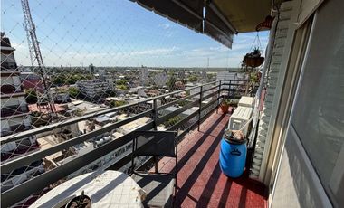 Departamento con dos dormitorios sobre Av. Rocca a la venta