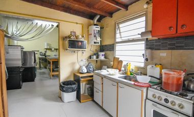 3 propiedades en block con garage, patio y quincho - Mexico y Castelli