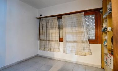 3 propiedades en block con garage, patio y quincho - Mexico y Castelli