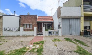 3 propiedades en block con garage, patio y quincho - Mexico y Castelli