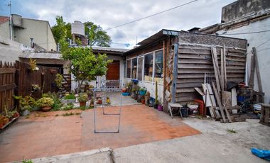 3 propiedades en block con garage, patio y quincho - Mexico y Castelli