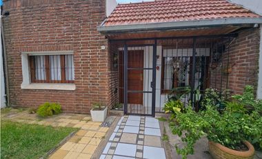 3 propiedades en block con garage, patio y quincho - Mexico y Castelli