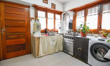 3 propiedades en block con garage, patio y quincho - Mexico y Castelli