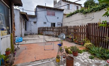 3 propiedades en block con garage, patio y quincho - Mexico y Castelli