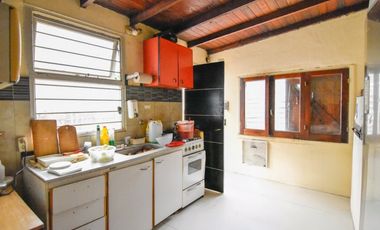 3 propiedades en block con garage, patio y quincho - Mexico y Castelli