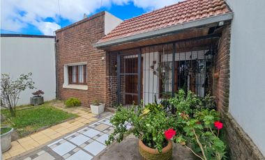 3 propiedades en block con garage, patio y quincho - Mexico y Castelli