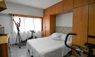 3 propiedades en block con garage, patio y quincho - Mexico y Castelli