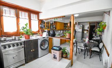 3 propiedades en block con garage, patio y quincho - Mexico y Castelli