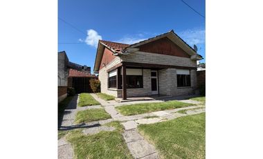 VENTA - Chalet 3 amb, con quincho + parrilla - Zona Punta Mogotes