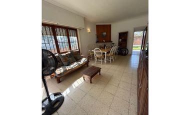 VENTA - Chalet 3 amb, con quincho + parrilla - Zona Punta Mogotes