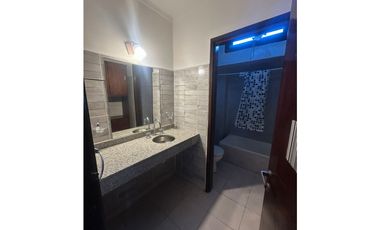 ALQUILER 24 MESES - Casa 4 amb, cochera + amplia terraza - Parque Luro