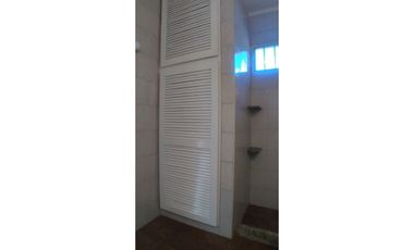 Departamento de dos dormitorios con patio y asador en alquiler