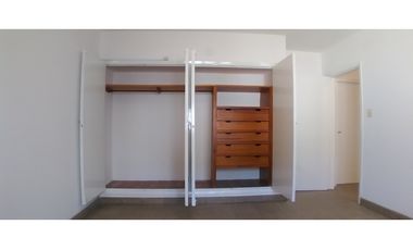 Departamento de dos dormitorios con patio y asador en alquiler