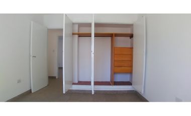 Departamento de dos dormitorios con patio y asador en alquiler