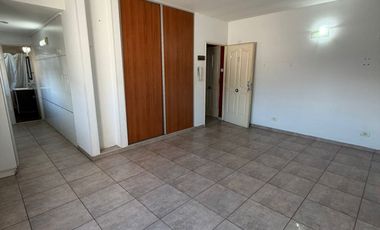 Monoambiente en alquiler sobra Av. Crovara en Villa Madero
