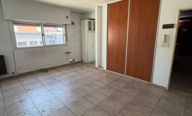 Monoambiente en alquiler sobra Av. Crovara en Villa Madero