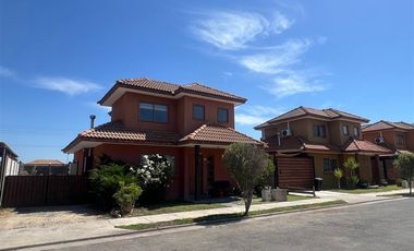 Casa en Arriendo en Av. Santa Cruz