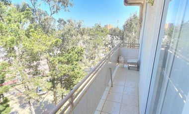 Depto 3d+1b Con Patio, Amoblado Y Estacionamiento.