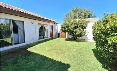 Venta de Casa Familiar 3D 2B 1E en Condominio San Esteban