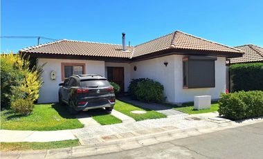 Venta de Casa Familiar 3D 2B 1E en Condominio San Esteban